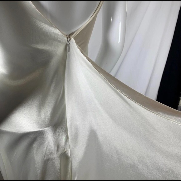 Xscape Elegant White Gown - Picture 6 of 9